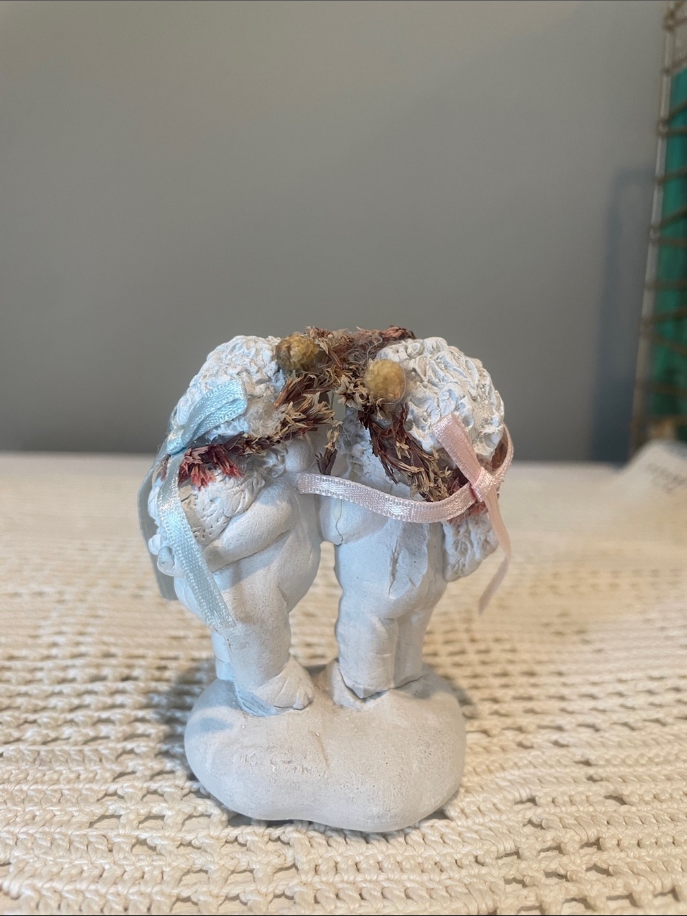 White Cherub Couple Figurine with Floral Crowns - Dreamsicles - stolen kiss - Picture 2 of 4